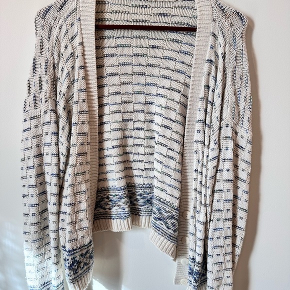 Women’s Cardigan - Picture 2 of 8